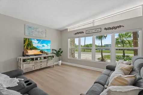 512 Palm Avenue Ellenton FL 34222