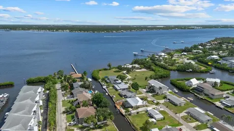 512 Palm Avenue Ellenton FL 34222
