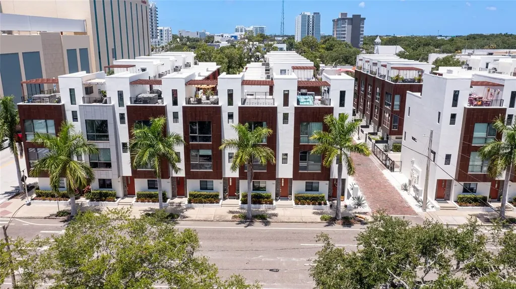 130 8th Street N St Petersburg FL 33701