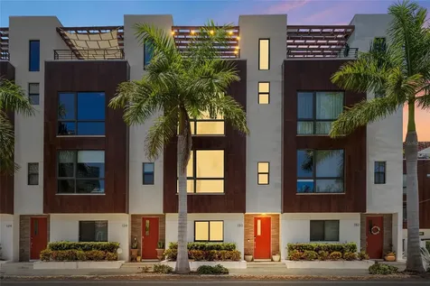 130 8th Street N St Petersburg FL 33701