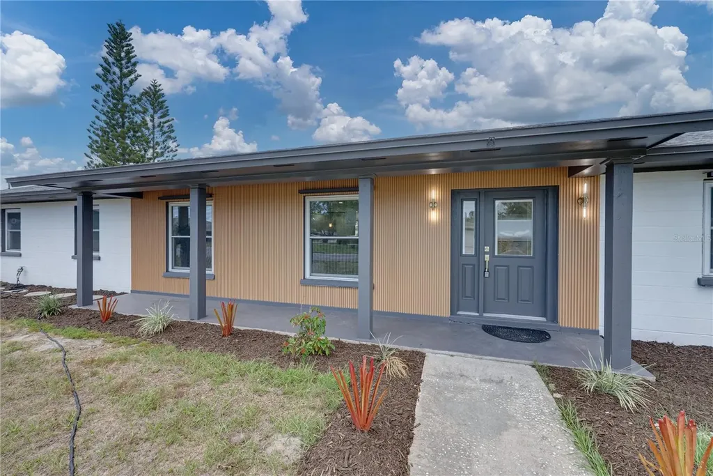 3810 18th Avenue W Bradenton FL 34205