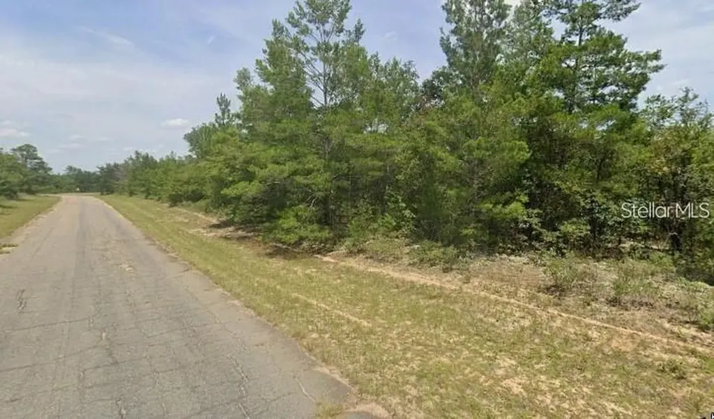 Colmart Drive Chipley FL 32428
