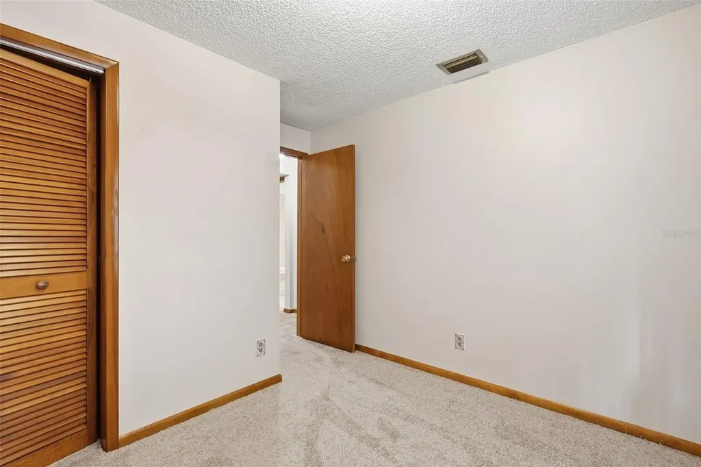 10207 N Hyaleah Road Tampa FL 33617