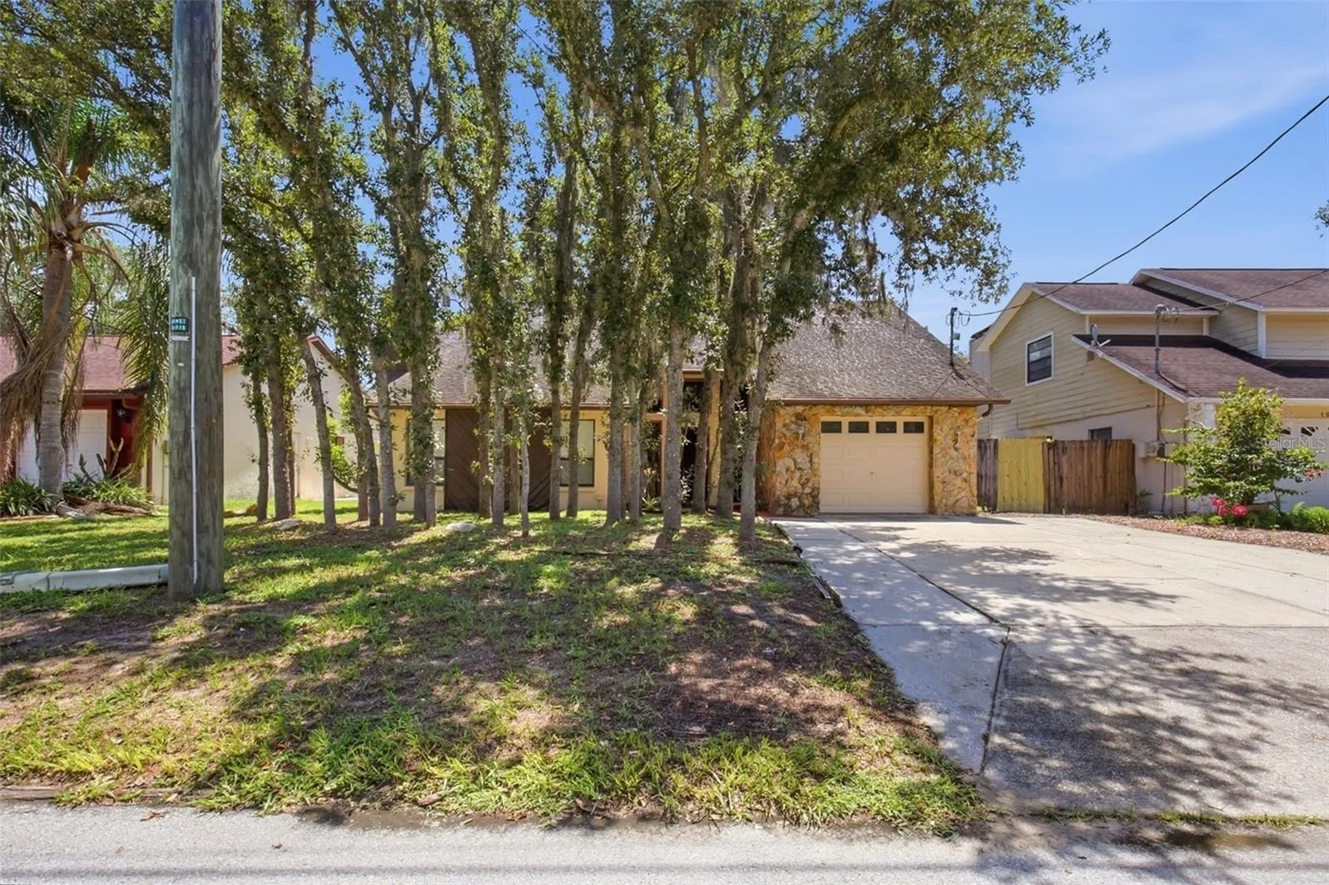 10207 N Hyaleah Road Tampa FL 33617