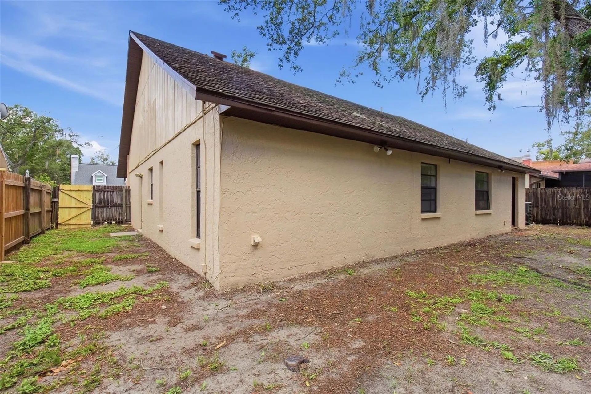 10207 N Hyaleah Road Tampa FL 33617