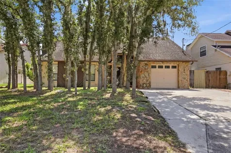 10207 N Hyaleah Road Tampa FL 33617