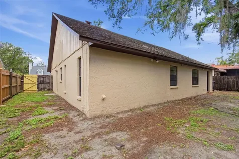 10207 N Hyaleah Road Tampa FL 33617