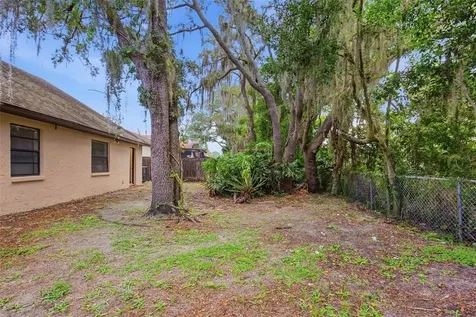 10207 N Hyaleah Road Tampa FL 33617
