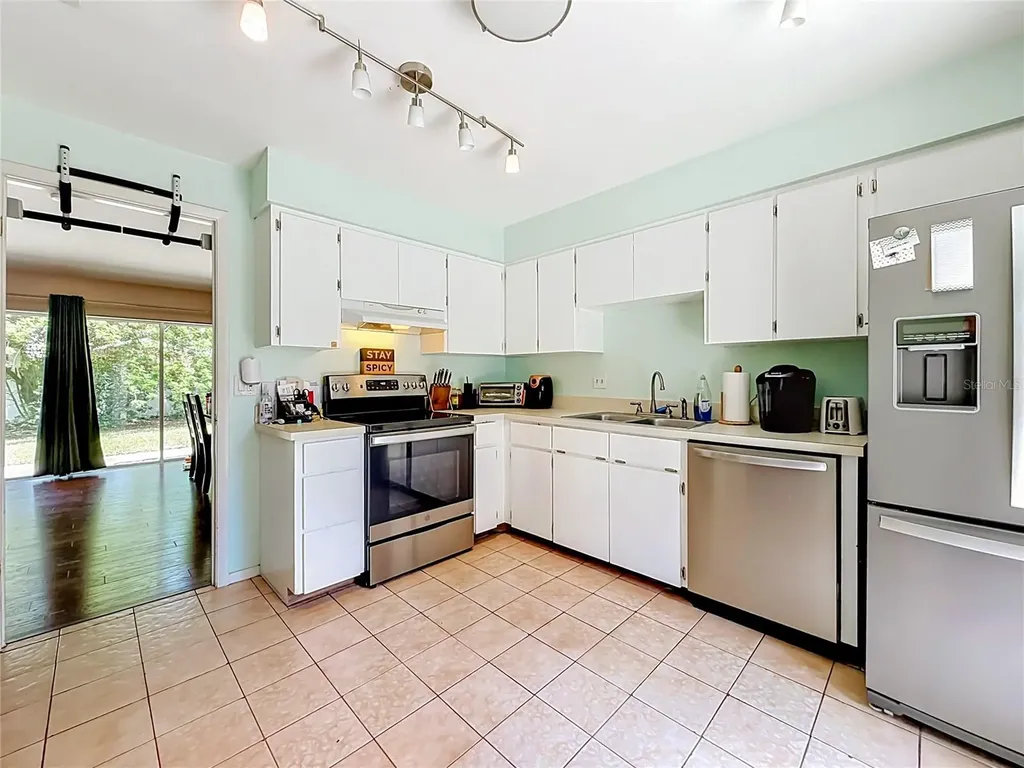 800 Wavecrest Drive Orlando FL 32807