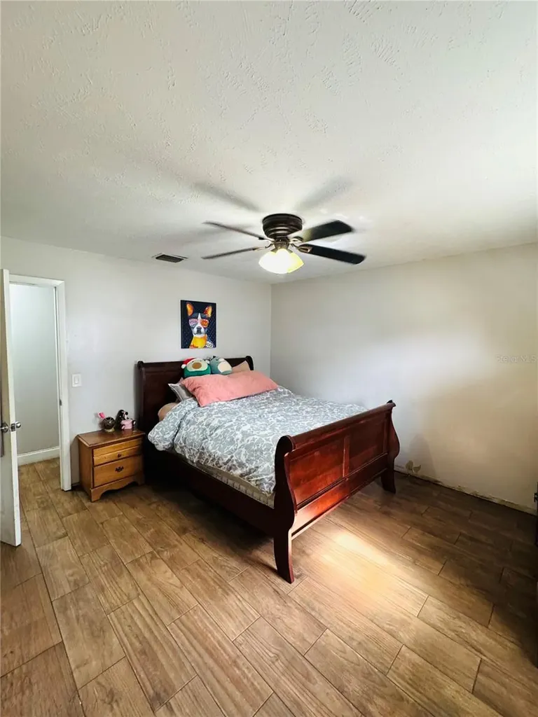 1221 Leeway Avenue Orlando FL 32810