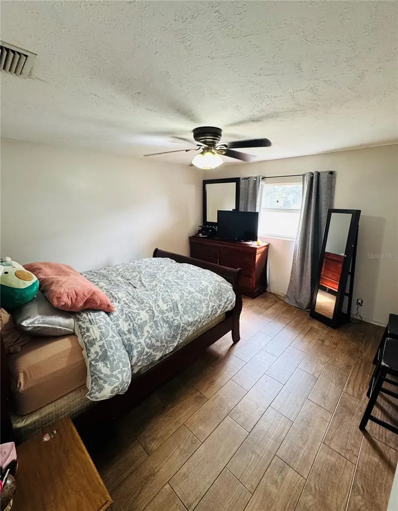 1221 Leeway Avenue Orlando FL 32810