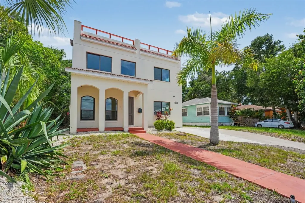 1018 7th Avenue S St Petersburg FL 33705