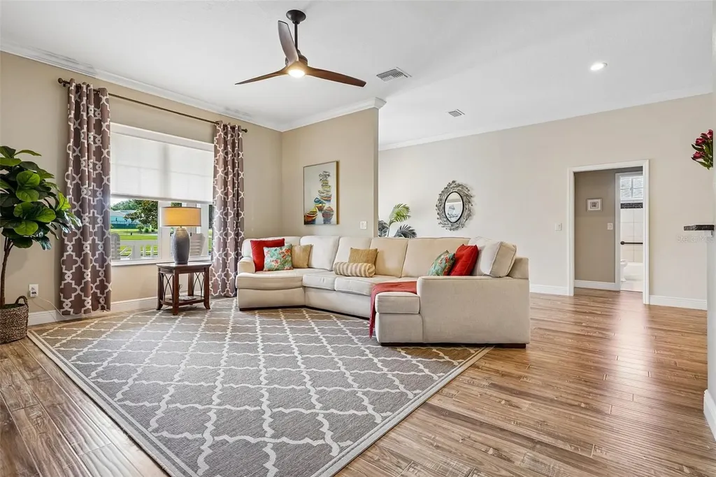 1212 Fiesta Key Circle Lady Lake FL 32159
