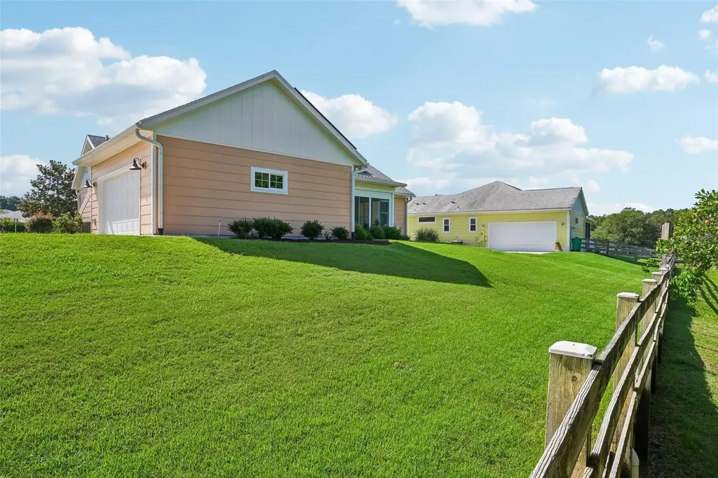 1212 Fiesta Key Circle Lady Lake FL 32159