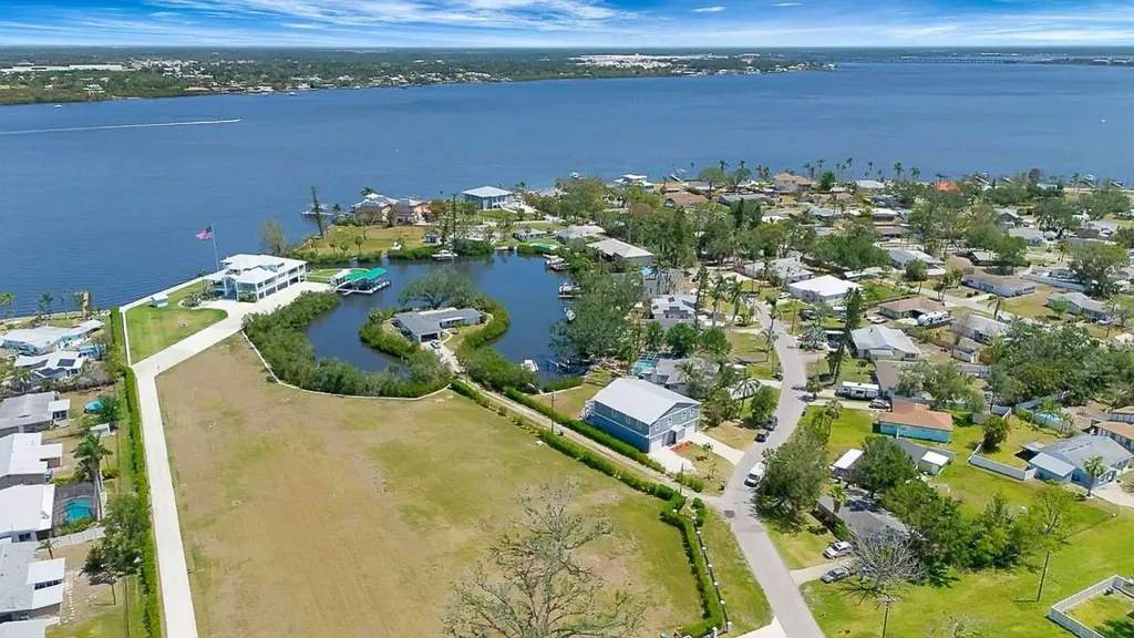 217 22nd Street Court NE Bradenton FL 34208