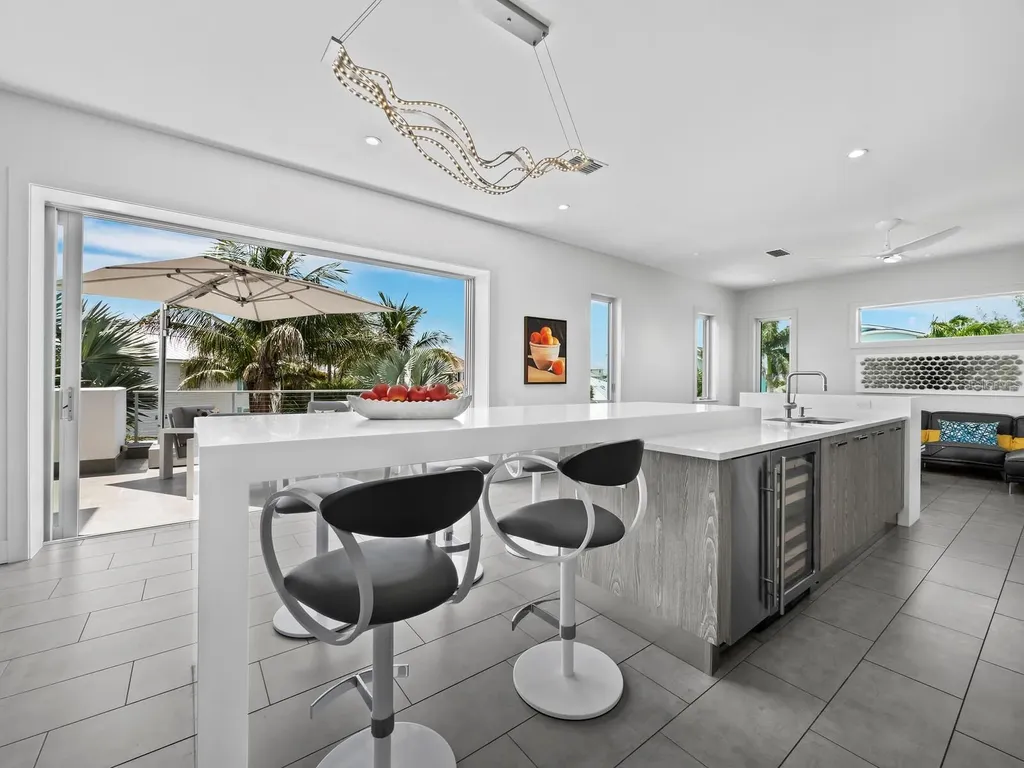 471 Island Circle Sarasota FL 34242