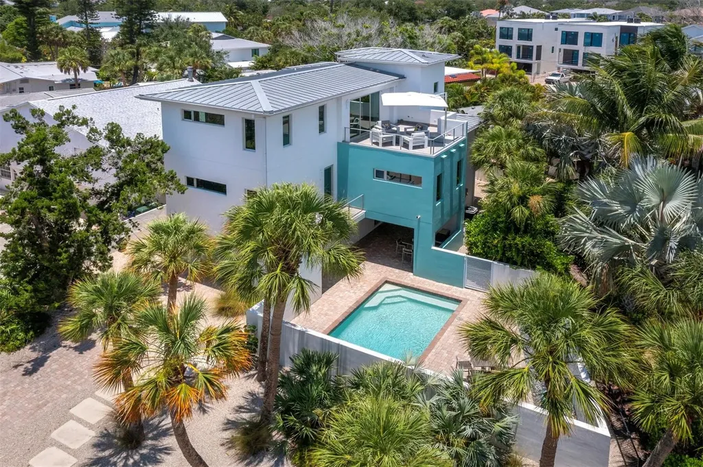 471 Island Circle Sarasota FL 34242