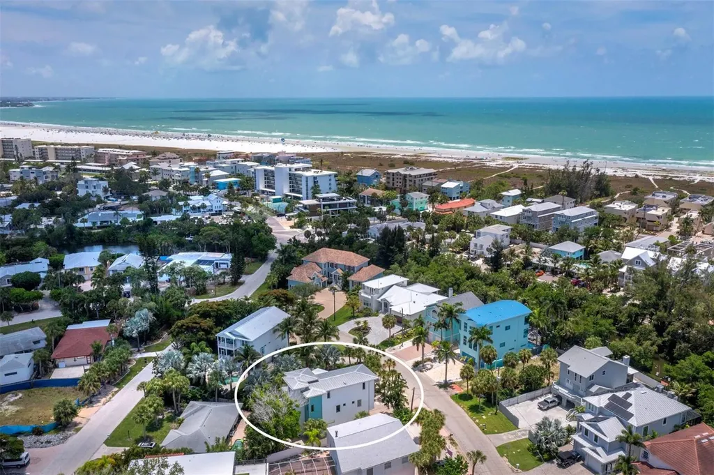 471 Island Circle Sarasota FL 34242