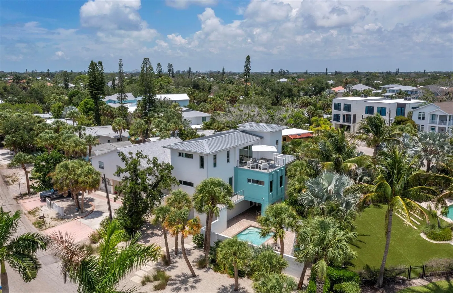 471 Island Circle Sarasota FL 34242