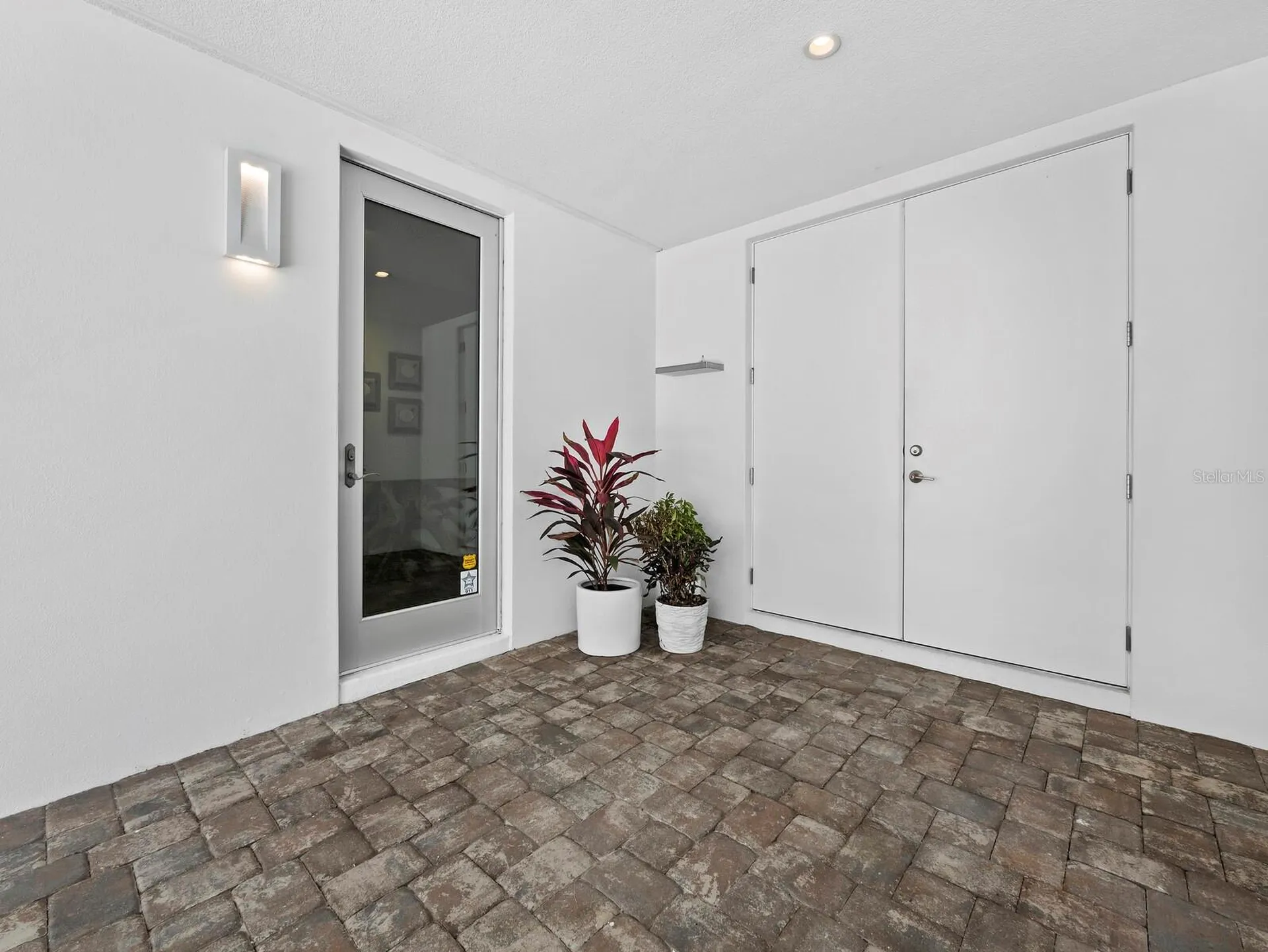 471 Island Circle Sarasota FL 34242