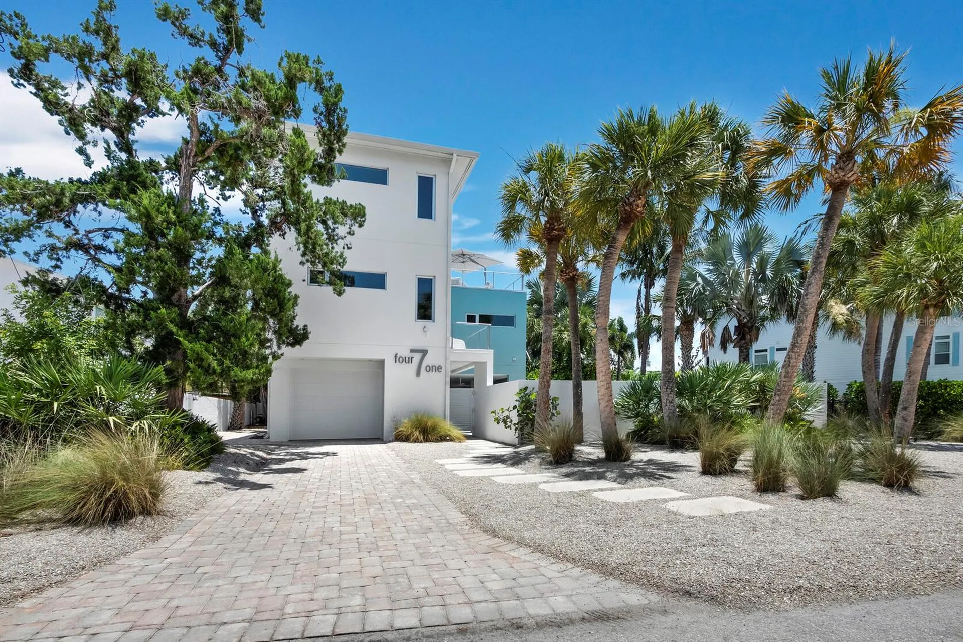 471 Island Circle Sarasota FL 34242