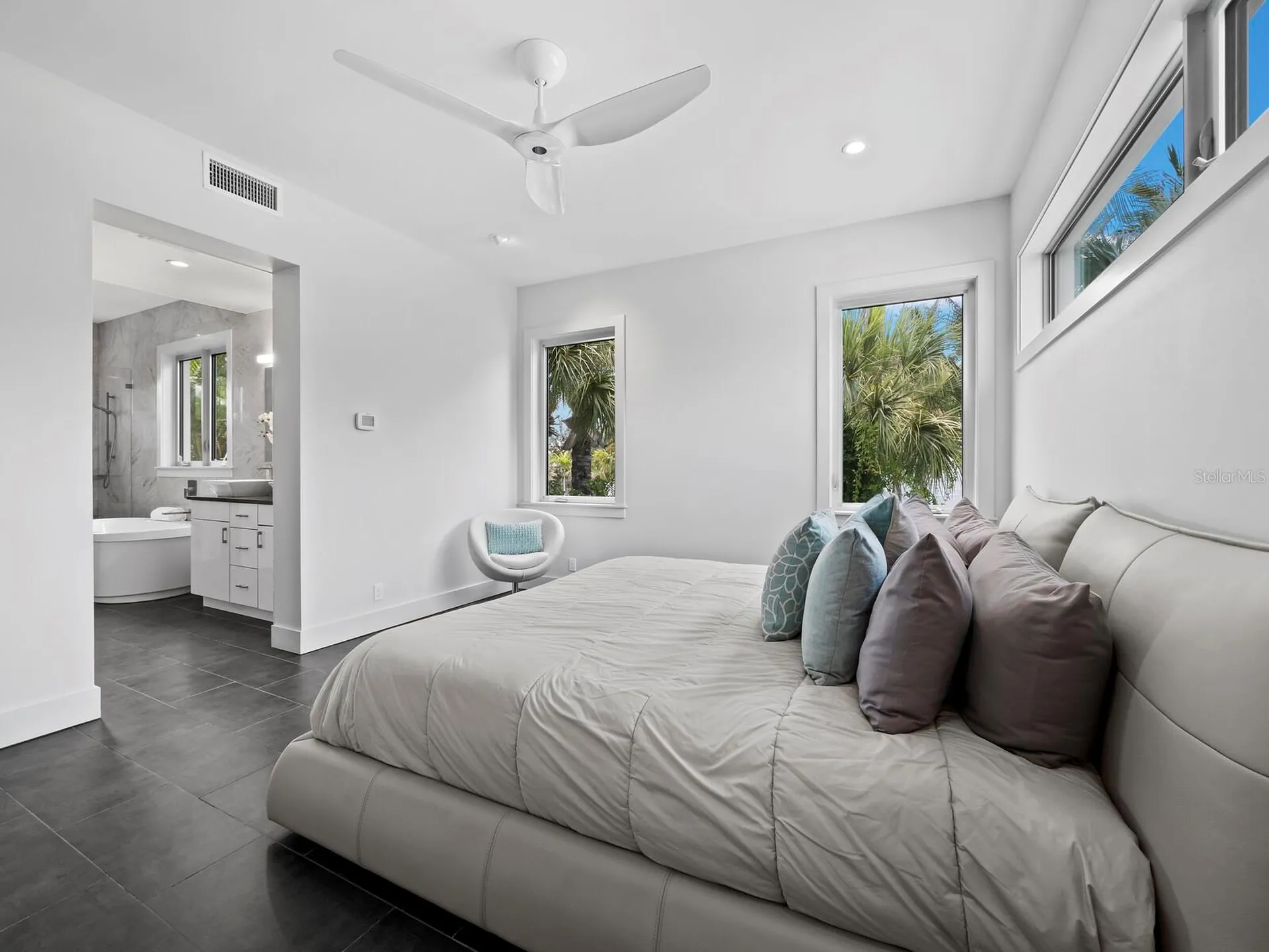 471 Island Circle Sarasota FL 34242