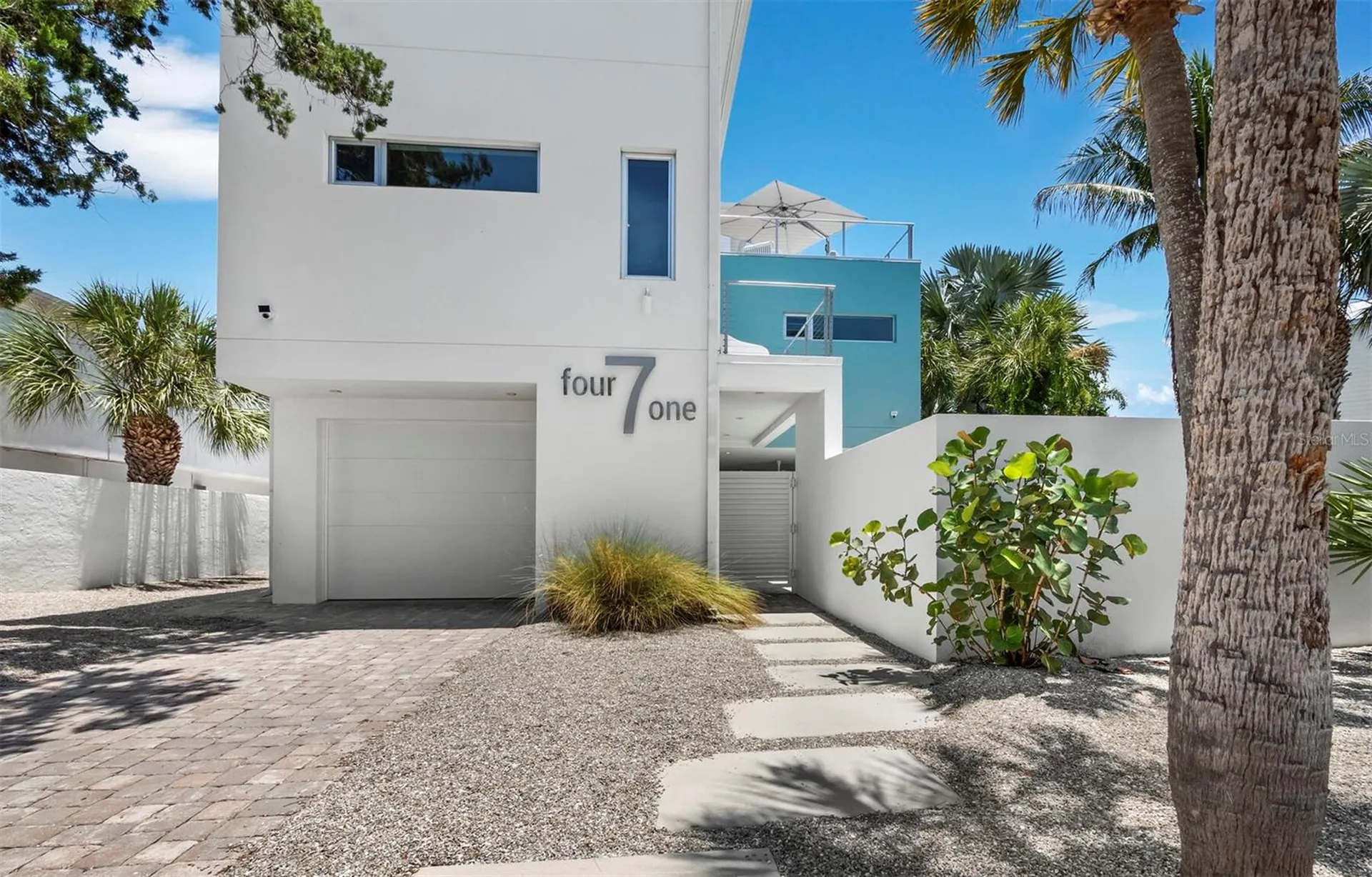 471 Island Circle Sarasota FL 34242