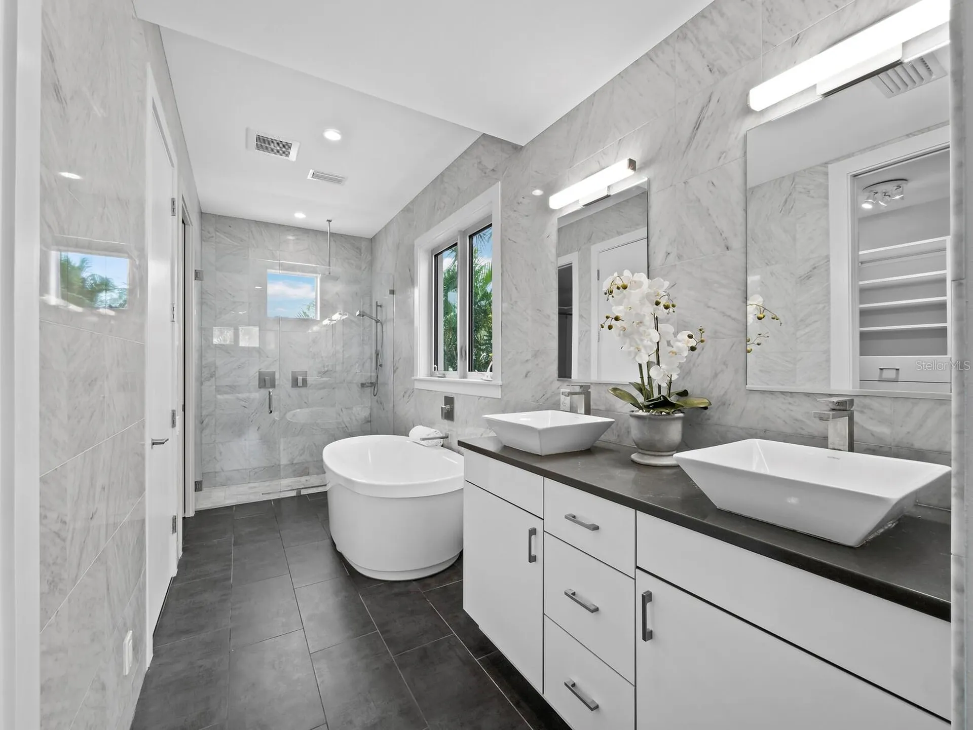 471 Island Circle Sarasota FL 34242