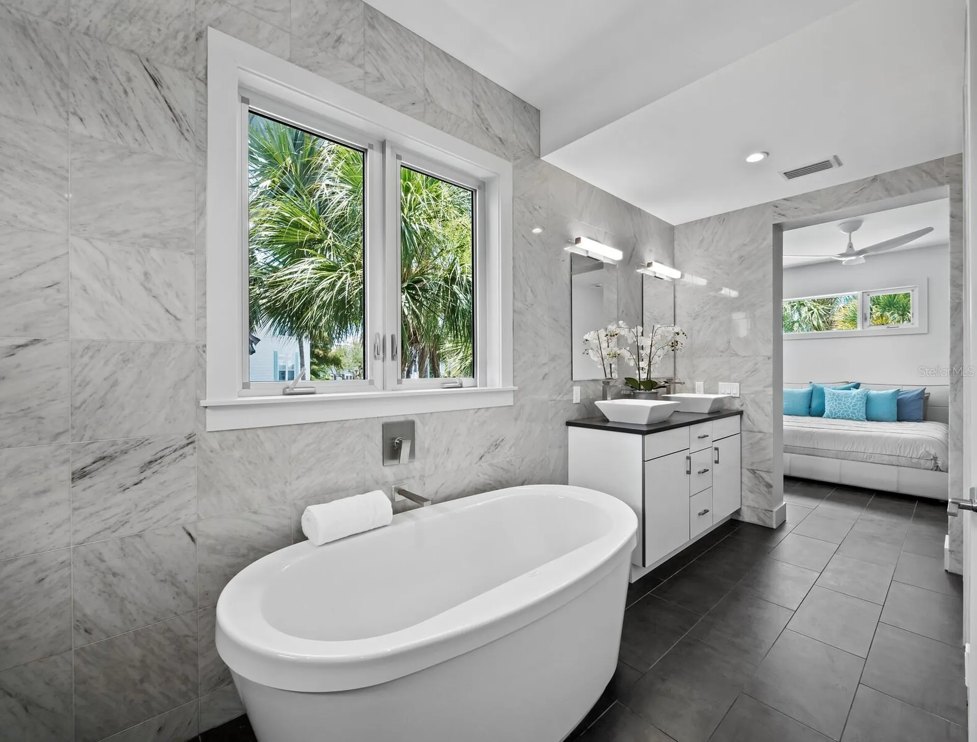 471 Island Circle Sarasota FL 34242