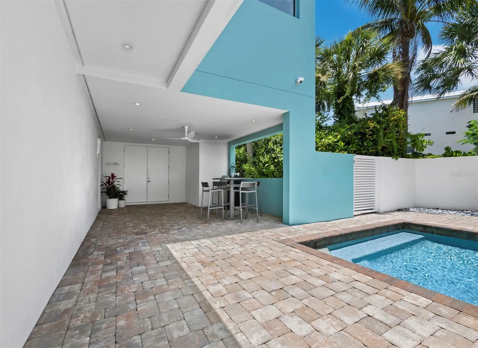 471 Island Circle Sarasota FL 34242