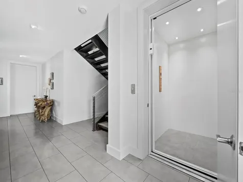 471 Island Circle Sarasota FL 34242