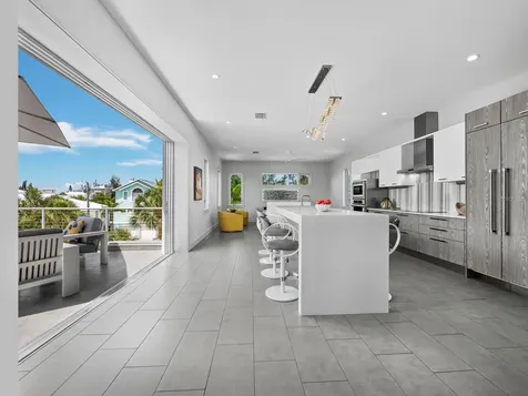 471 Island Circle Sarasota FL 34242