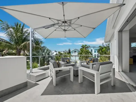 471 Island Circle Sarasota FL 34242