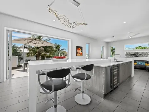 471 Island Circle Sarasota FL 34242