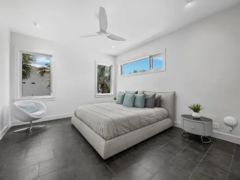 471 Island Circle Sarasota FL 34242
