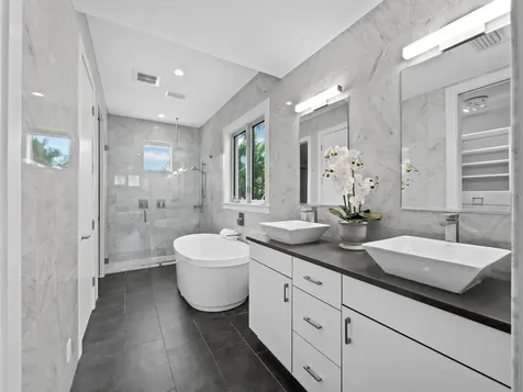 471 Island Circle Sarasota FL 34242