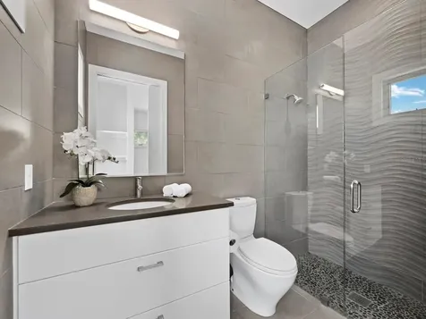 471 Island Circle Sarasota FL 34242