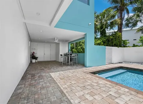 471 Island Circle Sarasota FL 34242