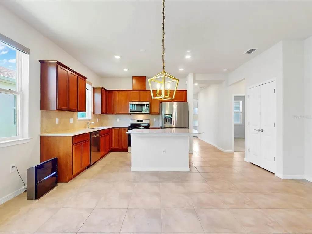 2542 Cliff Way St Cloud FL 34771