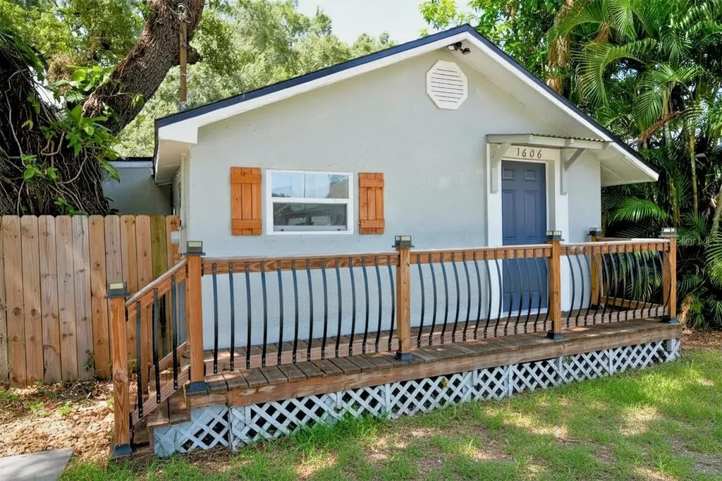 1606 E Osborne Avenue Tampa FL 33610