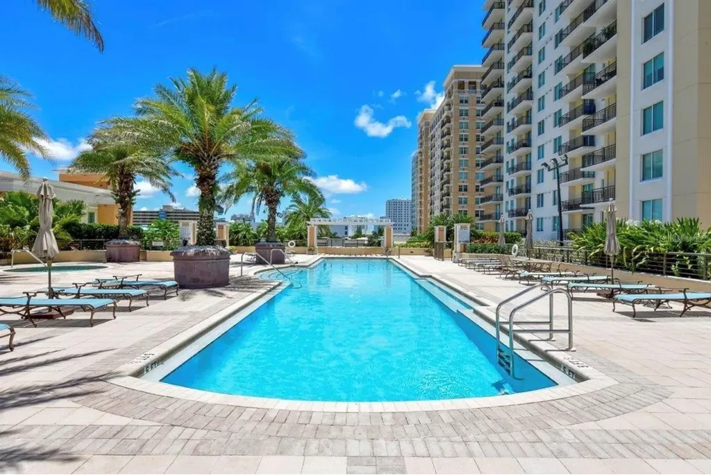 800 N Tamiami Trail Sarasota FL 34236