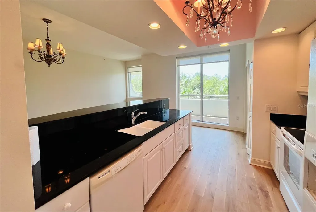 800 N Tamiami Trail Sarasota FL 34236