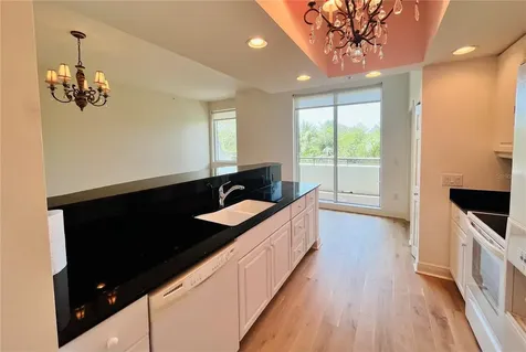 800 N Tamiami Trail Sarasota FL 34236