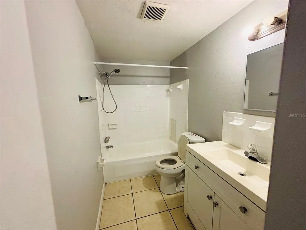 1302 Morris Park Tampa FL 33612
