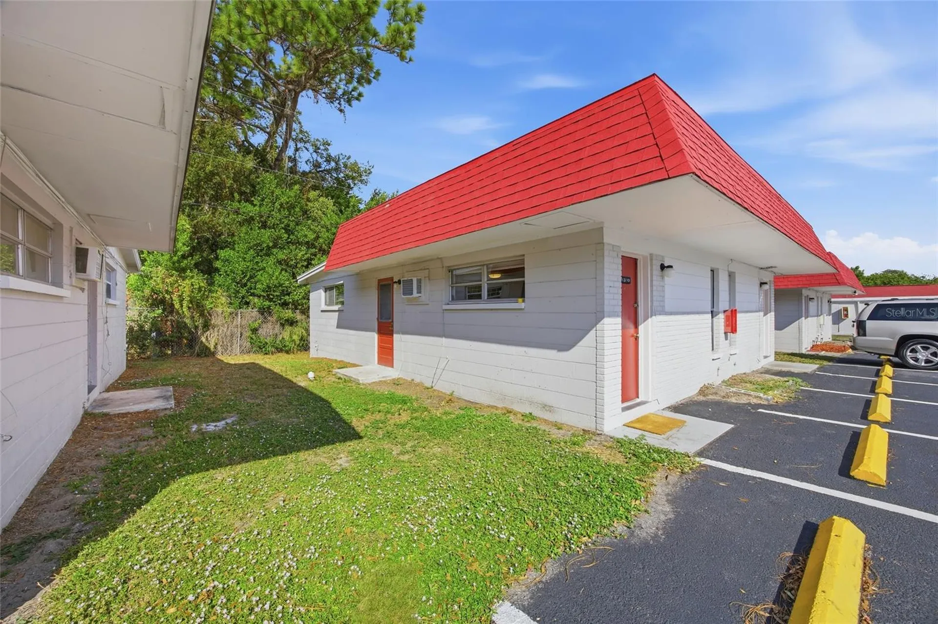 1302 Morris Park Tampa FL 33612
