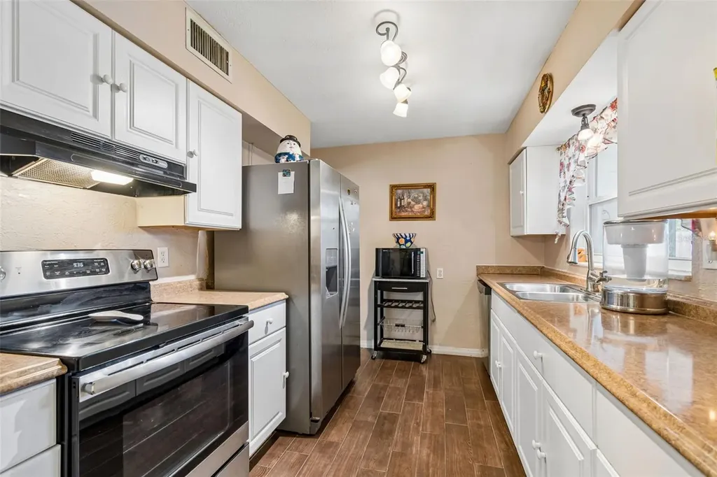 2085 68th Avenue S St Petersburg FL 33712