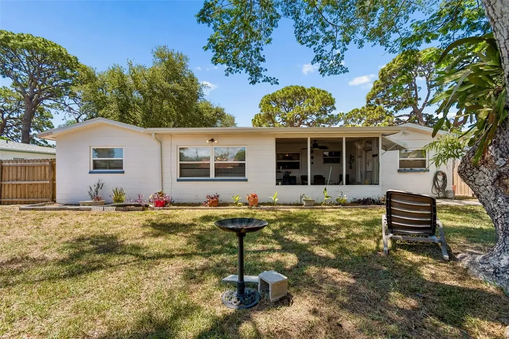 2085 68th Avenue S St Petersburg FL 33712