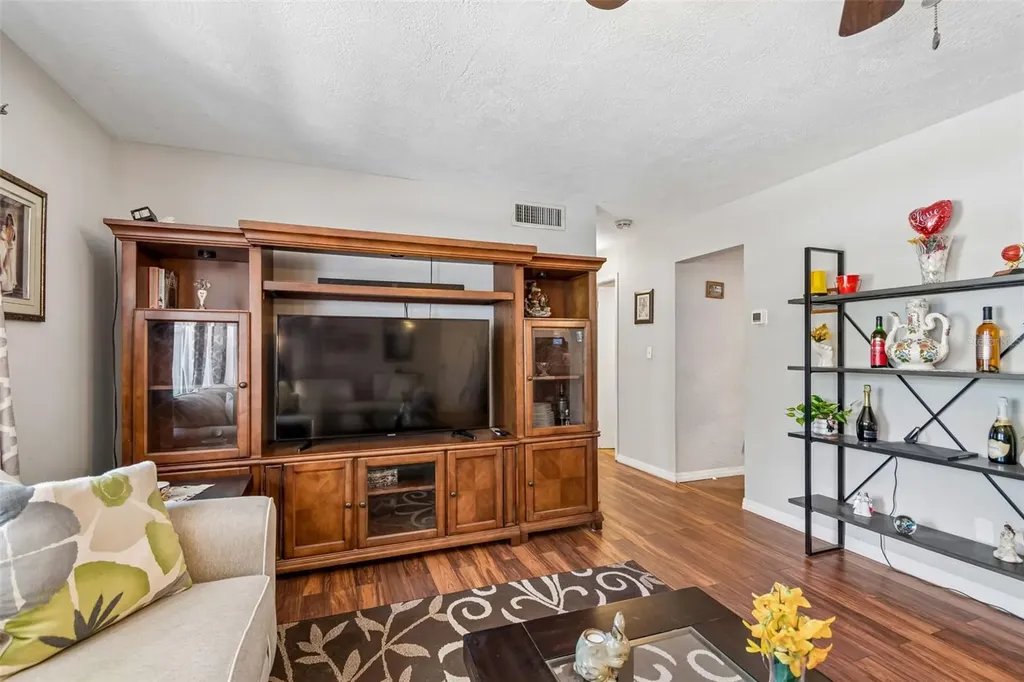2085 68th Avenue S St Petersburg FL 33712