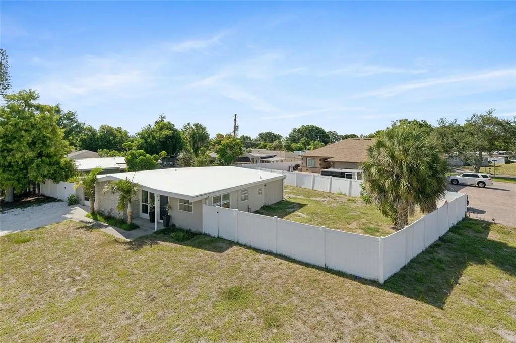2416 Emory Avenue Bradenton FL 34207
