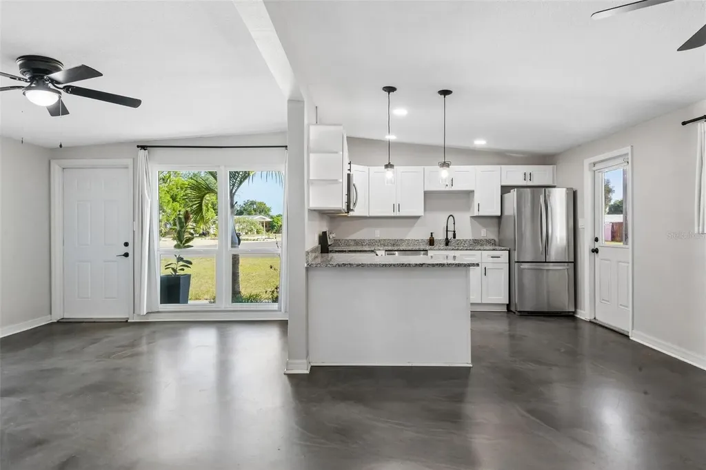 2416 Emory Avenue Bradenton FL 34207